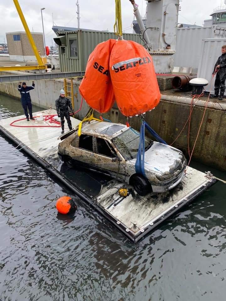 Seaflex Mono Buoyancy Units used to lift abandoned car